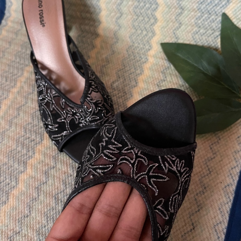 Low Heel - Picture 3 of 12